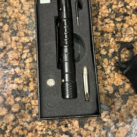 New 12 in 1 Tactical Pen Multitool Survival Pen - Picture 4 of 6